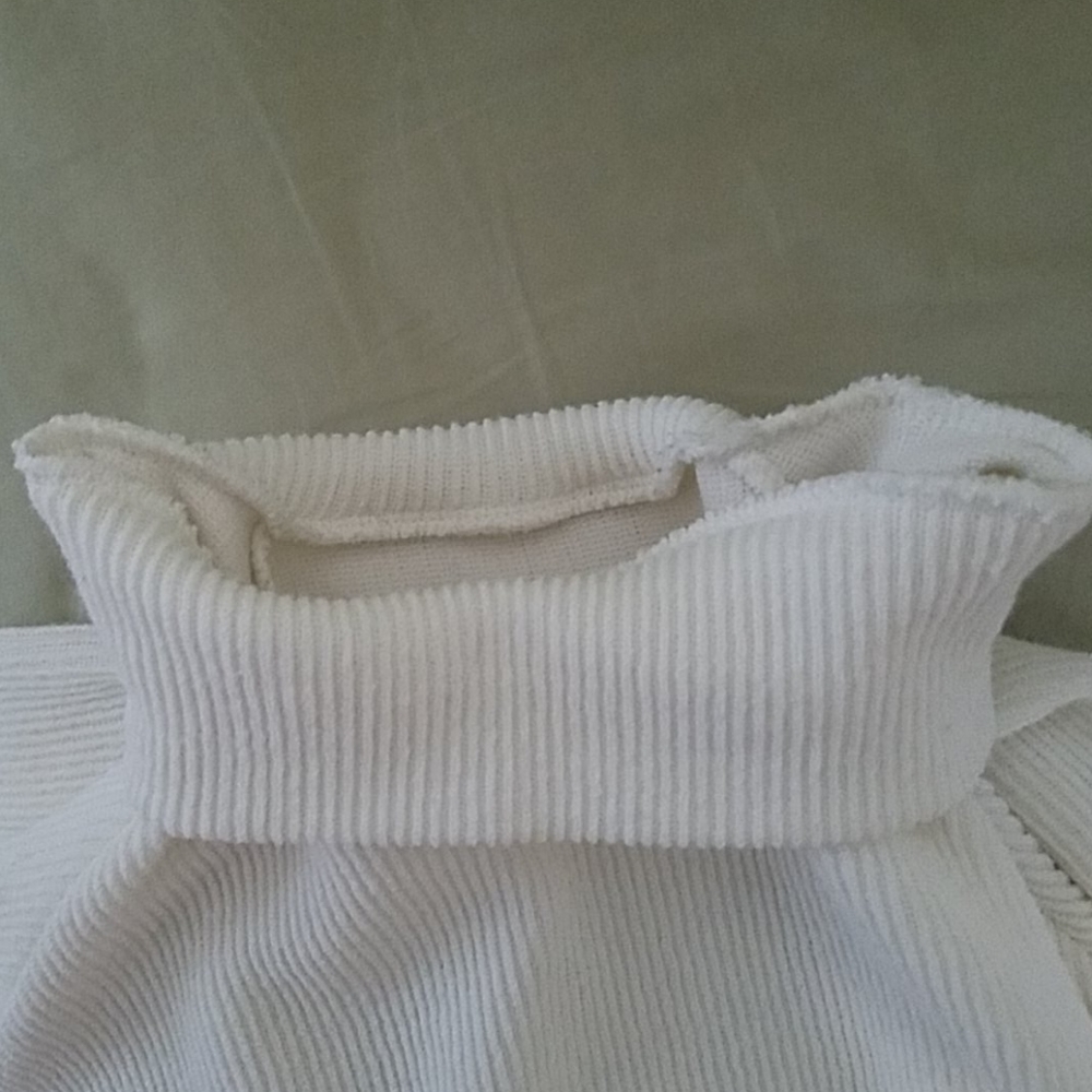 Cream turtle neck - Picture 4 of 4